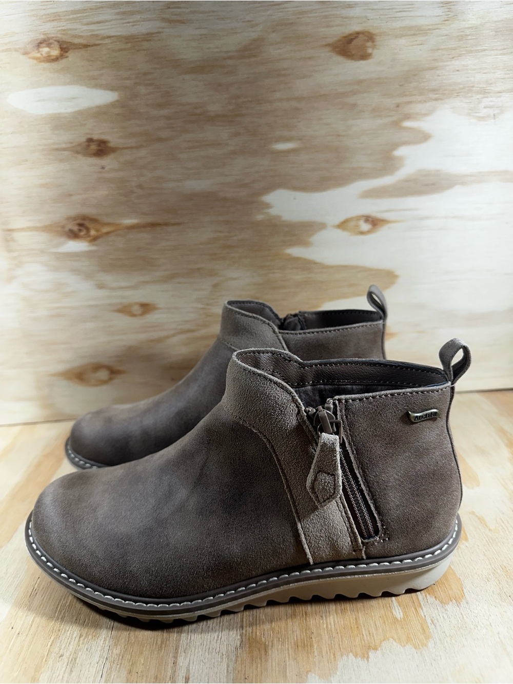 Skechers Arch Fit Mojave Taupe Suede Ankle Boots Women’s Size 7